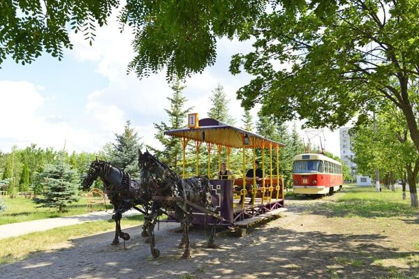 Parcul UTM, o adevărată bijuterie arhitecturală: Sculpturi și exponate de colecție - Foto - Sputnik Moldova
