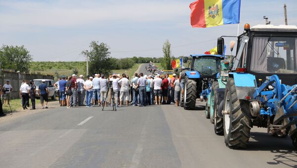 Mai mulți agricultori au blocat traseul național Chișinău-Căușeni - Sputnik Молдова