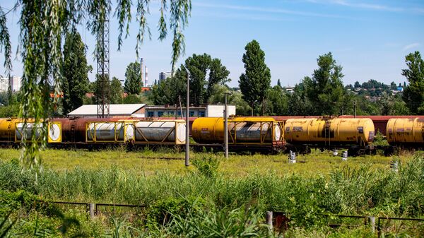 Молдова в августе вчетверо нарастила экспорт бензина на Украину - СМИ - Sputnik Молдова