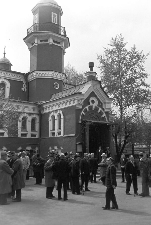 С Божьей помощью – как священнослужители работали на Олимпиаде-80 С Божьей помощью – как священнослужители работали на Олимпиаде-80 - Sputnik Молдова