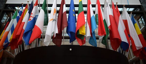 Флаги стран входящих в ЕС в здании Европарламента в Брюсселе - Sputnik Молдова