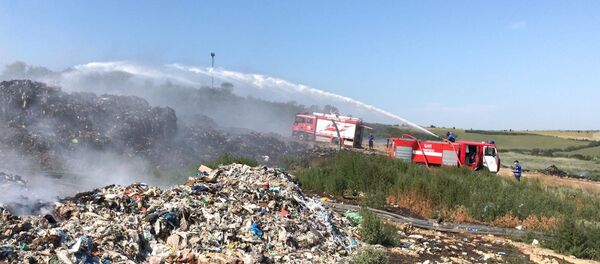 Incendiu la poligonul de deșeuri din Țânțăreni - Sputnik Moldova
