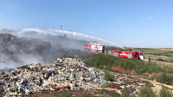 Incendiu la poligonul de deșeuri din Țânțăreni - Sputnik Молдова