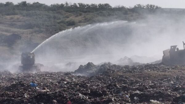 Incendiu la poligonul de deșeuri din Țânțăreni, Anenii Noi  - Sputnik Молдова