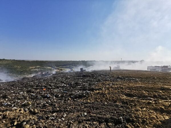 Incendiu la poligonul de deșeuri din Țânțăreni, Anenii Noi  - Sputnik Moldova