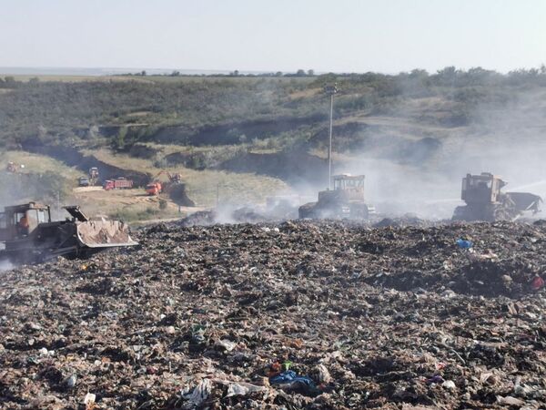 Incendiu la poligonul de deșeuri din Țânțăreni, Anenii Noi  - Sputnik Moldova