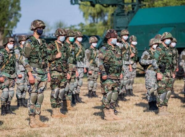 Exercițiu tactic impresionant la Durlești: A fost simulată respingerea unui atac aerian Exercițiu tactic impresionant la Durlești: A fost simulată respingerea unui atac aerian - Sputnik Moldova