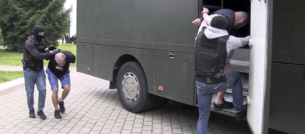 Кадр оперативного видео задержания предположительно 32 членов части военной компании в Белоруссии - Sputnik Молдова