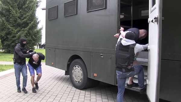 Кадр оперативного видео задержания предположительно 32 членов части военной компании в Белоруссии - Sputnik Молдова