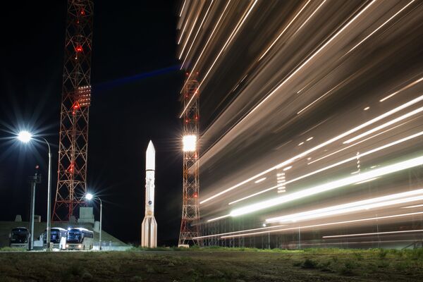 Ракета-носитель Протон-М с разгонным блоком Бриз-М с телекоммуникационными спутниками Экспресс-80 и Экспресс-103 на стартовой площадке космодрома Байконур - Sputnik Молдова