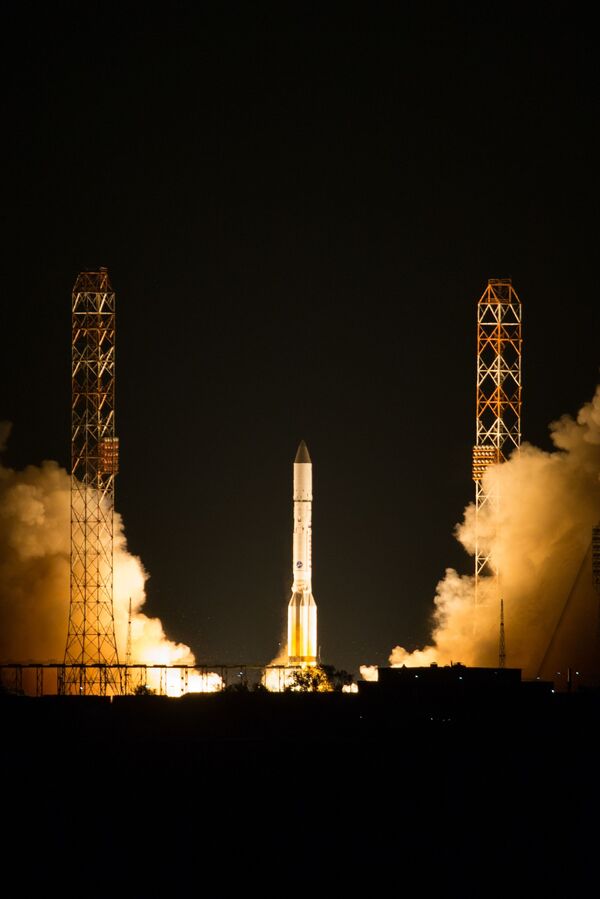 Запуск ракеты-носителя Протон-М с разгонным блоком Бриз-М с телекоммуникационными спутниками Экспресс-80 и Экспресс-103 с космодрома Байконур - Sputnik Молдова