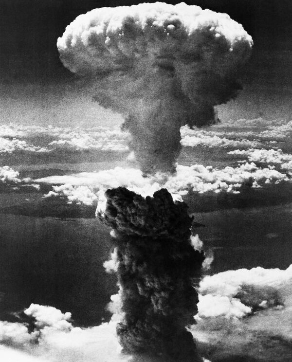 Ядерный гриб после бомбардировки Нагасаки  - Sputnik Moldova-România