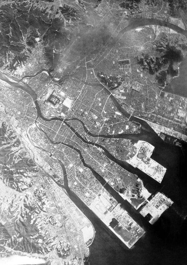 Вид сверху на Хиросиму до бомбардировки, 1945 год  - Sputnik Moldova-România
