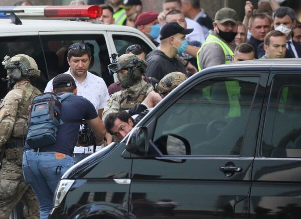Задержание мужчины, угрожавшего взорвать заложников в бизнес-центре в Киеве. - Sputnik Молдова
