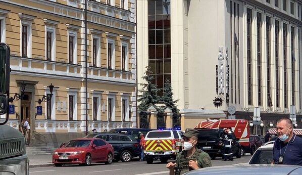 Машины экстренных служб у здания бизнес-центра Леонардо в Киеве. - Sputnik Молдова