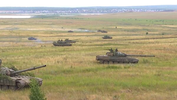 Российские танкисты провели учебный бой в Чебаркуле - Sputnik Молдова