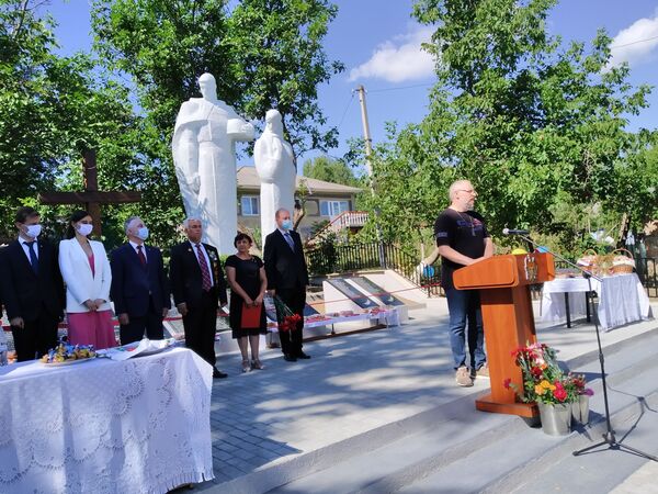 Как появились братские могилы на замершей линии фронта - Sputnik Молдова