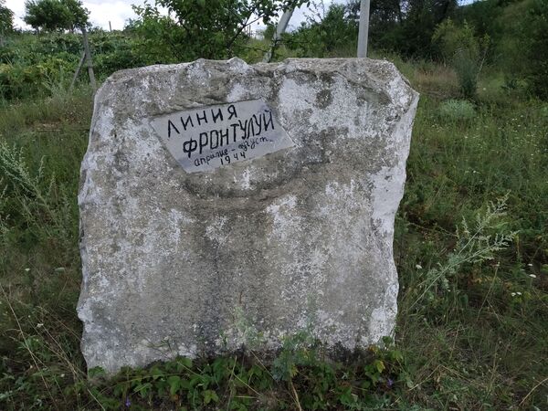 Как появились братские могилы на замершей линии фронта - Sputnik Молдова