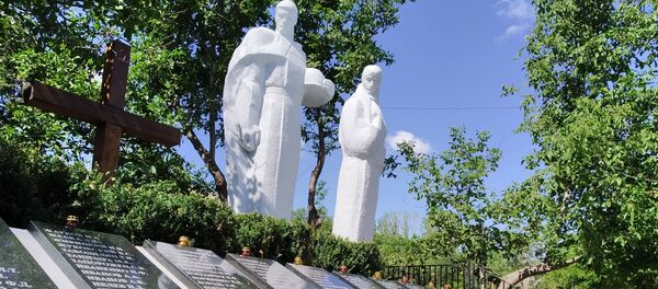 Благодаря помощи России мемориал обрел новый, достойный памяти героев, облик Благодаря помощи России мемориал обрел новый, достойный памяти героев, облик - Sputnik Молдова