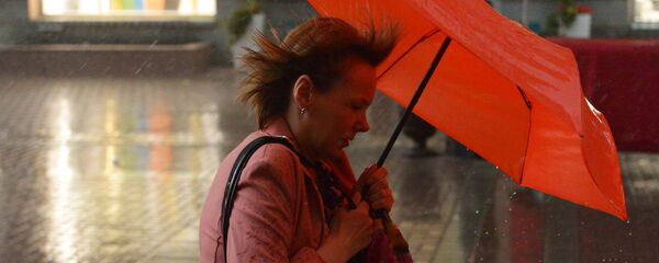 Дождь в Москве - Sputnik Moldova-România