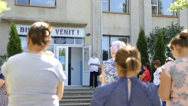 Mai mulți părinți din localitatea Ciutești sunt nemulțumiți că autoritățile locale au decis să transforme gimnaziul din sat în școală primară-grădiniță - Sputnik Moldova