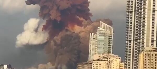 Момент мощнейшего взрыва в Бейруте попал на видео Момент мощнейшего взрыва в Бейруте попал на видео - Sputnik Молдова