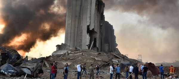 Distrugeri provocate de explozia de la Beirut. Imaginea arată un depozit distrus la locul exploziei în portul din capitala libaneză Beirut, pe 4 august 2020 - Sputnik Moldova-România