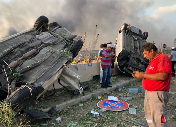 Mașini afectate de explozia din Beirut - Sputnik Moldova-România