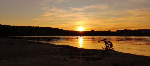Тренировка гребцов на Комсомольском озере в Кишиневе Тренировка гребцов на Комсомольском озере в Кишиневе - Sputnik Молдова