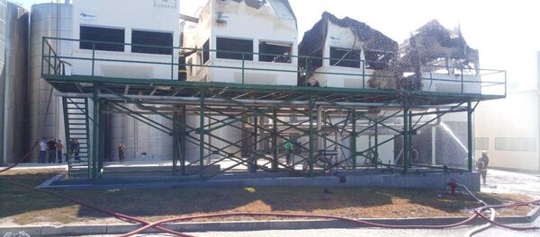 Пожар на заводе по производству соков в Единцах - Sputnik Moldova