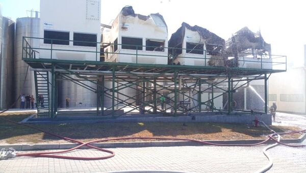 Пожар на заводе по производству соков в Единцах - Sputnik Moldova