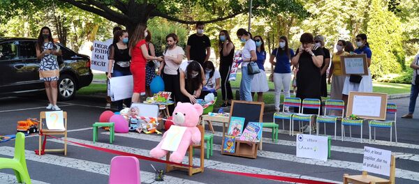 Protest al reprezentanților grădinițelor private din Capitală  - Sputnik Moldova