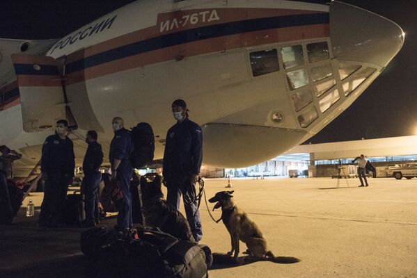 Самолет Ил-76ТД с российским оборудованием и специалистами для оказания помощи после разрушительного взрыва прибыл в Бейрут - Sputnik Молдова