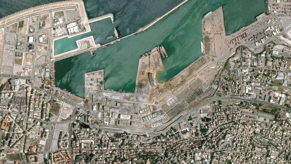 Снимок порта в Бейруте со спутника после взрыва  - Sputnik Молдова
