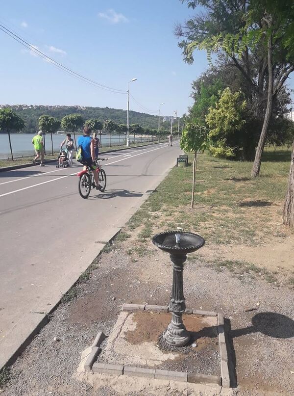 Apă potabilă filtrată: Iată de unde o poți lua gratis în Chișinău – Foto  - Sputnik Moldova