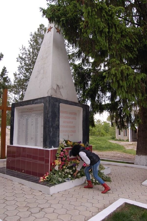 Новые имена героев и молдавское село, дважды опаленное войной Новые имена героев и молдавское село, дважды опаленное войной - Sputnik Молдова