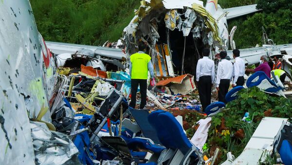 В Индии самолет развалился на части после неудачной посадки - Sputnik Молдова