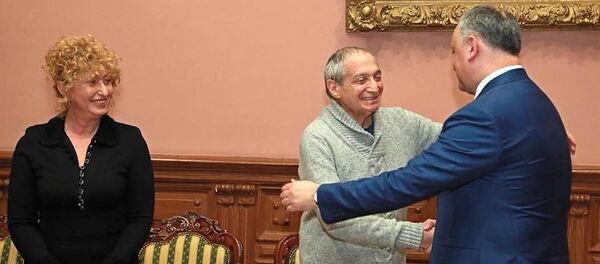 Юрий Хармелин и Игорь Додон Юрий Хармелин и Игорь Додон - Sputnik Молдова