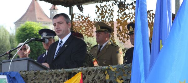 Secretarul de stat Dan Tătaru dă citire mesajului ministrului apărării naţionale - Sputnik Moldova-România