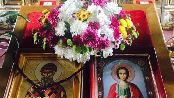 Icoana Sfântului Mare Mucenic Pantelimon și a Sfântului Spiridon, Biserica Întâmpinarea Domnului din incinta USM - Sputnik Moldova