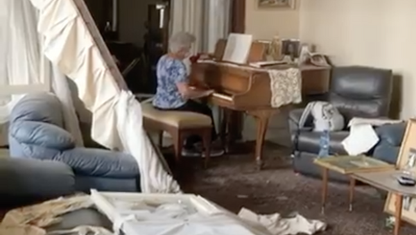 Жительница Бейрута, исполнившая на рояле балладу, растрогала Сеть - Sputnik Молдова