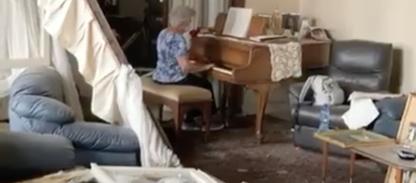 Жительница Бейрута, исполнившая на рояле балладу, растрогала Сеть - Sputnik Молдова