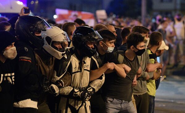 Participanți la protestul din Minsk - Sputnik Moldova-România