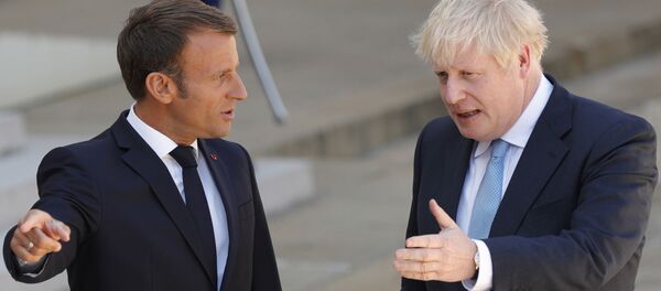 Emmanuel Macron și Boris Johnson - Sputnik Moldova-România