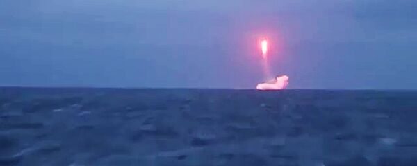 Пуск МБР Синева РПКСН Верхотурье из подводного положения - Sputnik Молдова