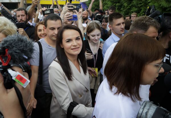 Светлана Тихановская. Биография кандидата в президенты Беларуси Светлана Тихановская. Биография кандидата в президенты Беларуси - Sputnik Молдова