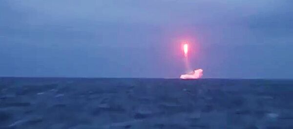 Пуск МБР Синева РПКСН Верхотурье из подводного положения Пуск МБР Синева РПКСН Верхотурье из подводного положения - Sputnik Moldova
