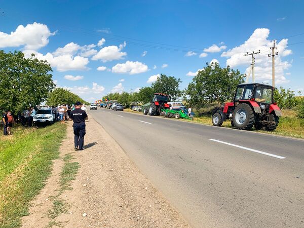 Agricultorii au protestat repetat la intrarea în orașul Căușeni  - Sputnik Moldova