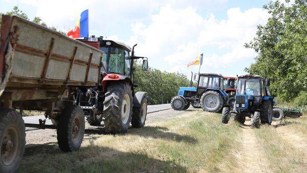  Agricultorii din sud-estul țării protestează la intrarea în orașul Căușeni  - Sputnik Moldova