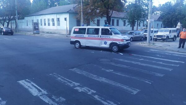 Accident cu implicarea unei ambulanțe în Capitală - Sputnik Moldova